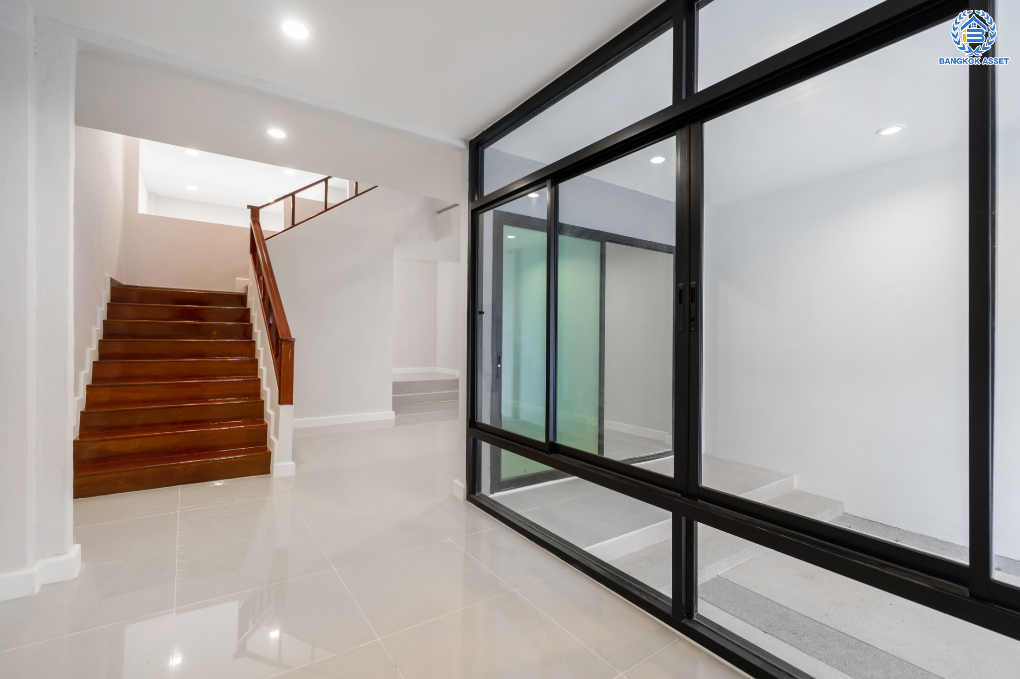 บ้านมือสองตกแต่งใหม่ ม.เน็พปาร์ควิลล่า เกษตร-นวมินทร์ ทาวน์โฮม 3 ชั้นหลังใหญ่ เนื้อที่ 30 ตร.ว. ฟังก์ชัน 3 ห้องนอน 4 ห้องน้ำ (ห้องนอนทุกห้องมีห้องน้ำในตัว) 1 ที่จอดรถ Living Roomก กว้างขวาง บนทำเลใจกลางเมือง! เชื่อมต่อทั้ง ถ.ประเสริฐมนูญกิจ, ถ.ลาดพร้าว, ถ.รามอินทรา ใกล้ The Walk เกษตรนวมินทร์, ทางด่วนรามอินทรา และรถไฟฟ้าสายสีน้ำตาล "สถานีโรงเรียนสตรีวิทยา2"...